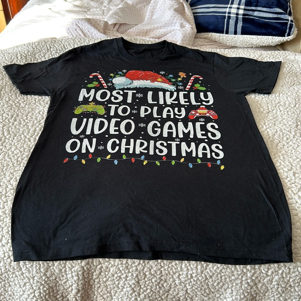 Xmas graphic t shirt size large nwot. Holidays Sale $ 10